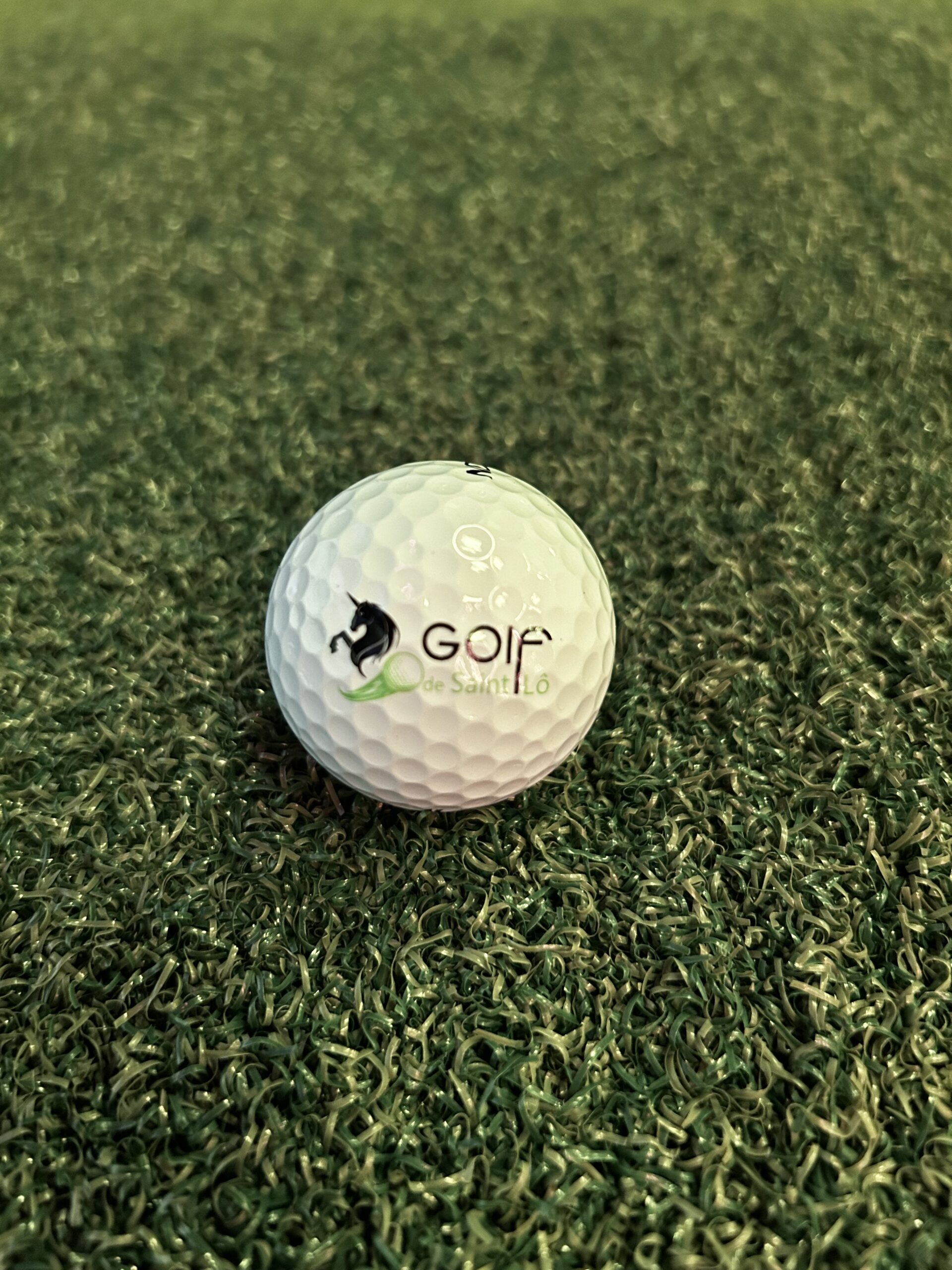 Balle de golf au logo du Golf de Saint-Lô